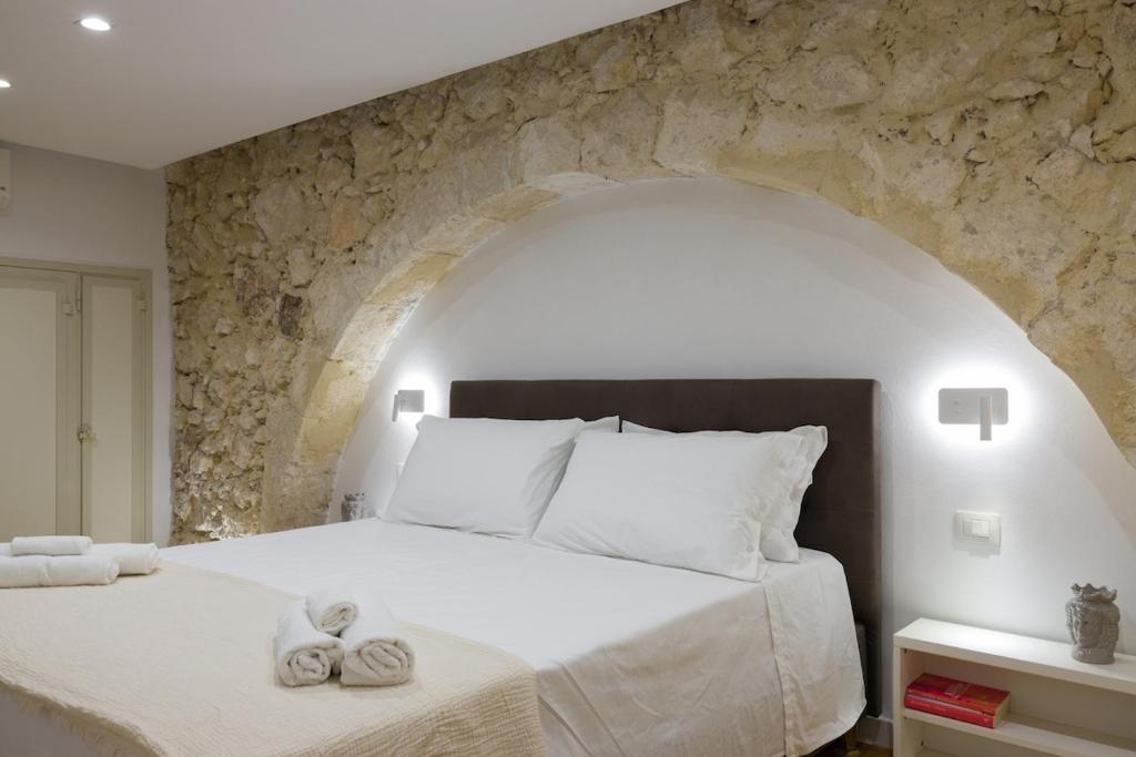 Ortigia's Bridge Apartment - 2 minutes from the center, Syrakusy