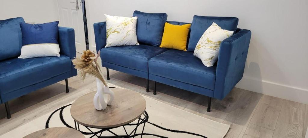 Dagenham - House - Sleeps 4 - Garden - City Centre, Dagenham