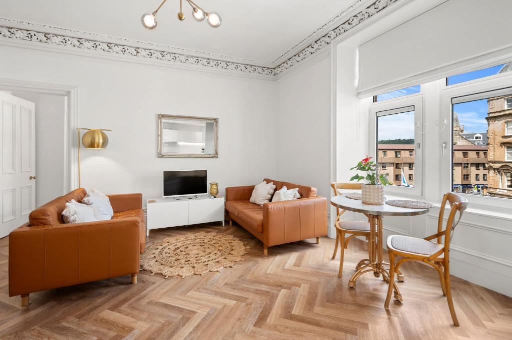 Beautiful 1BR Super Central Apt with Period Features, Oban