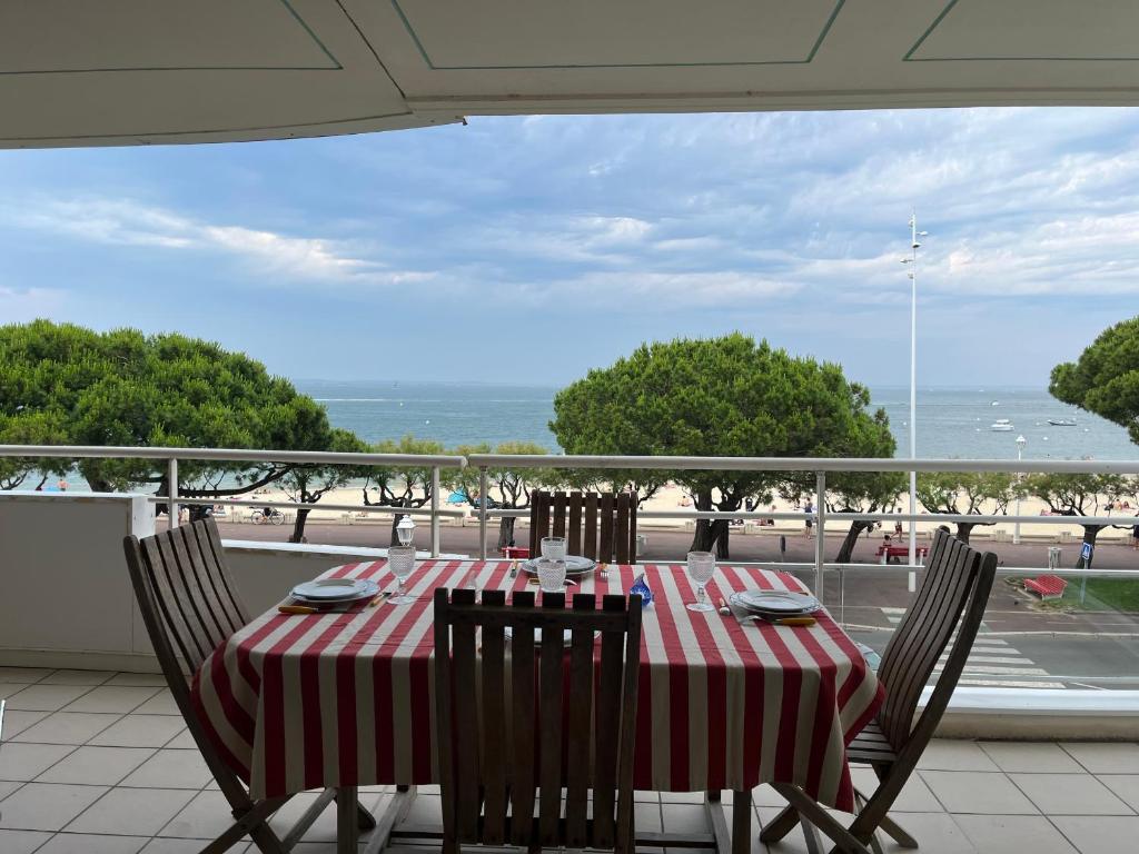 Appartement T3 Central à Arcachon avec Vue Mer, Terrasse, Wifi et Parking - FR-1-374-52 - 1
