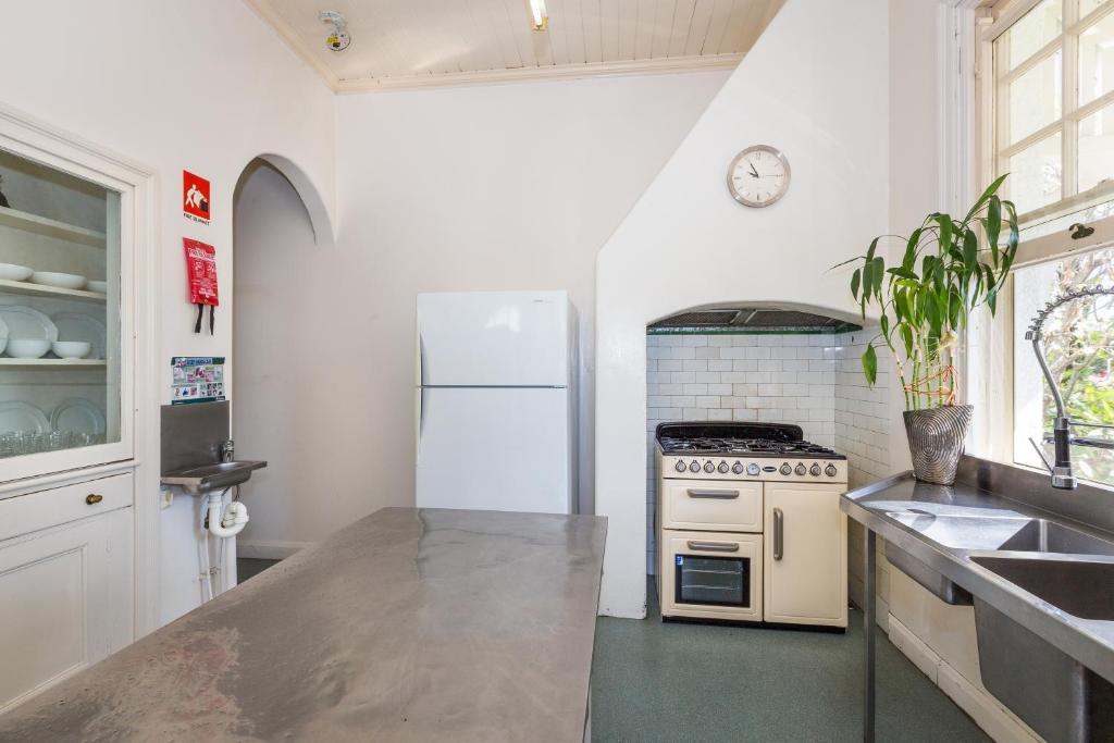 Kitchen, Cumquat Accommodation in Ipswich