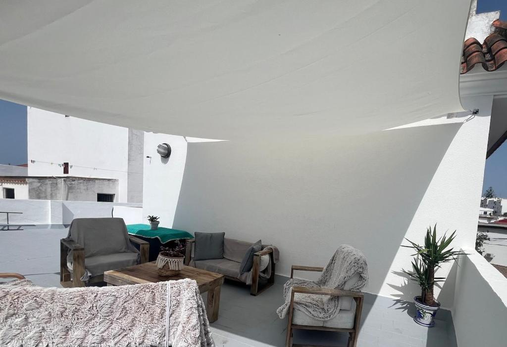 Family home in Barbate patio & Azotea - 4