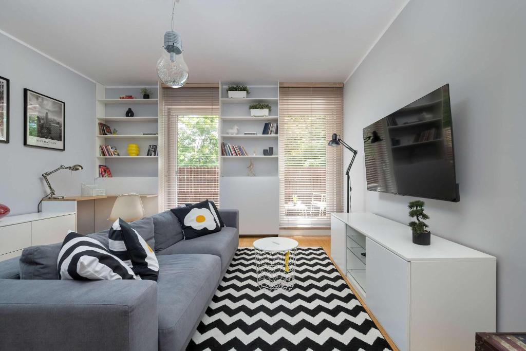 The Big Apple Apartment in Wrocław with Parking by Noclegi Renters, Vratislav