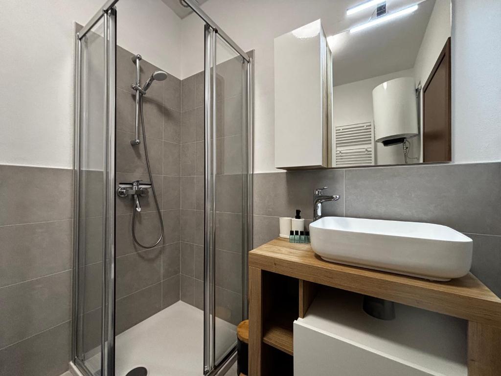 Camellia Apartment Gravedona - Larihome A98 - 5