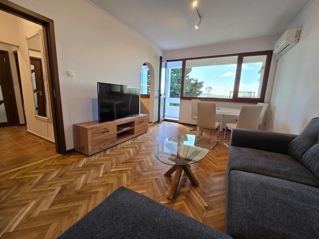 Super Lovely Apartment, Burgas