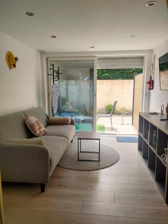 Mayka, LʼIsle-sur-la-Sorgue