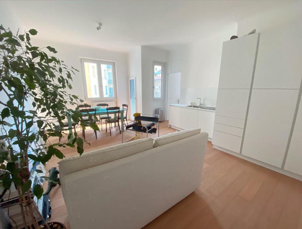 Francesco'S Place, Milán