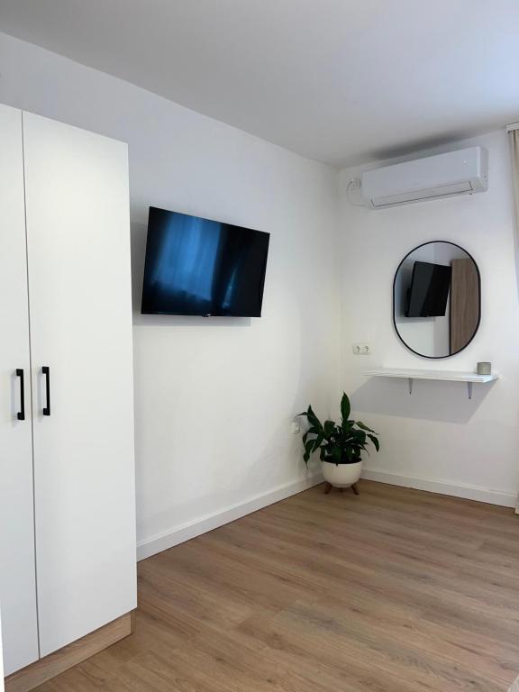 Door 5 Apartment - 5