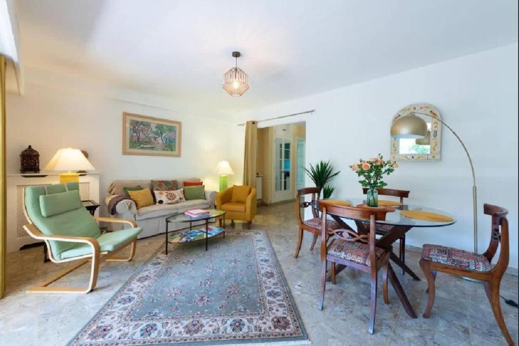 LE CARDIFF avec grand balcon, piscine et parking, un fabuleux appartement familial en basse Californie - 1