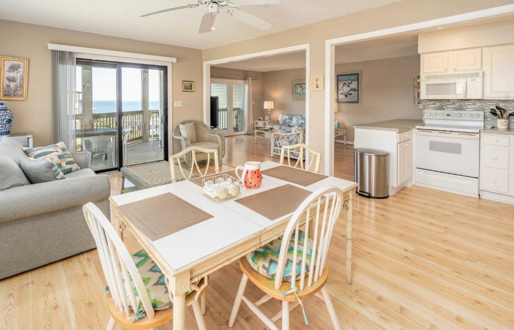 In Duck with Community Pool & Beach Access, Duck