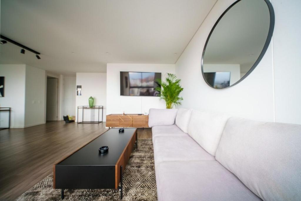 Luxury 2 Bedroom Highrise Apt 5 Min from Provenza - 3