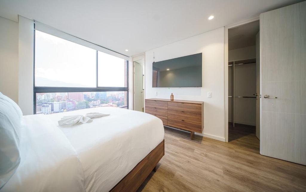 Luxury 2 Bedroom Highrise Apt 5 Min from Provenza - 5