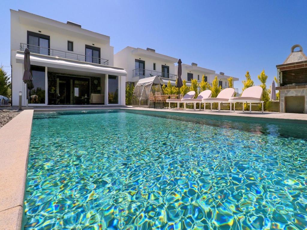 Glaroi 4, Pefkochori