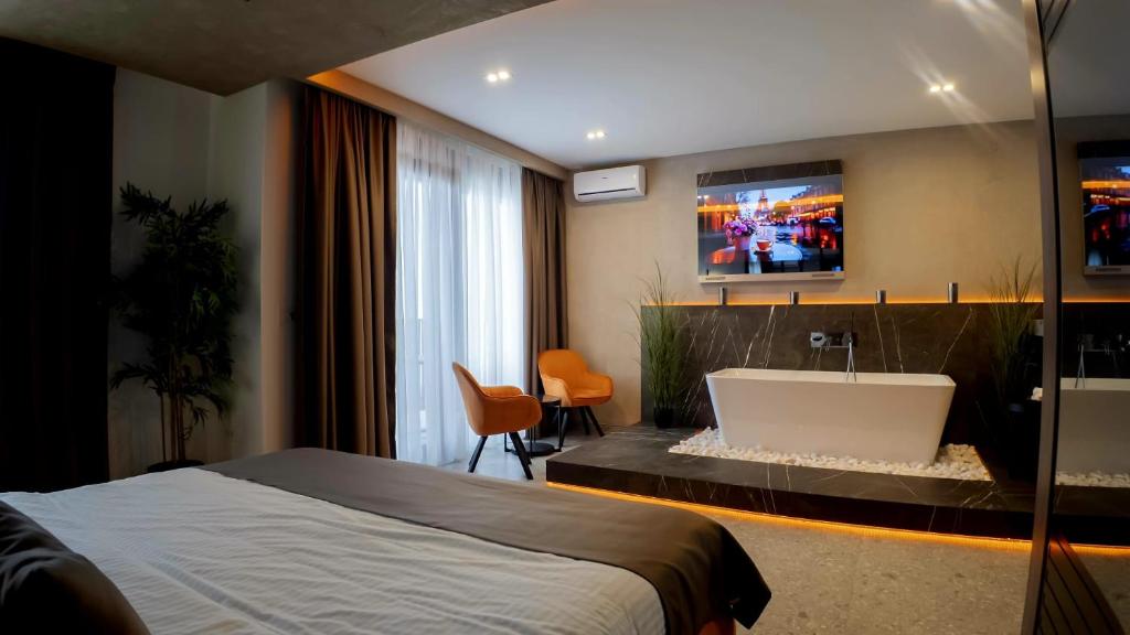 Boutique Moonlight Apartment - 5