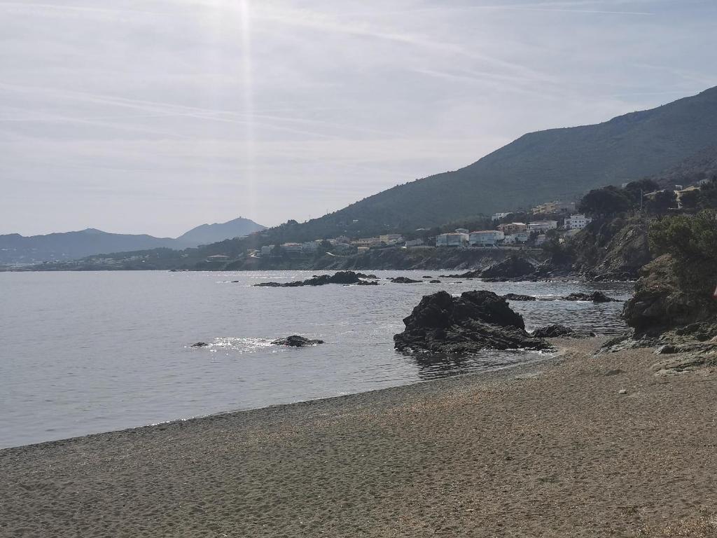 Apartamento ideal en Llançà: Terraza, parking y cerca de la playa - ES-89-87 - 2