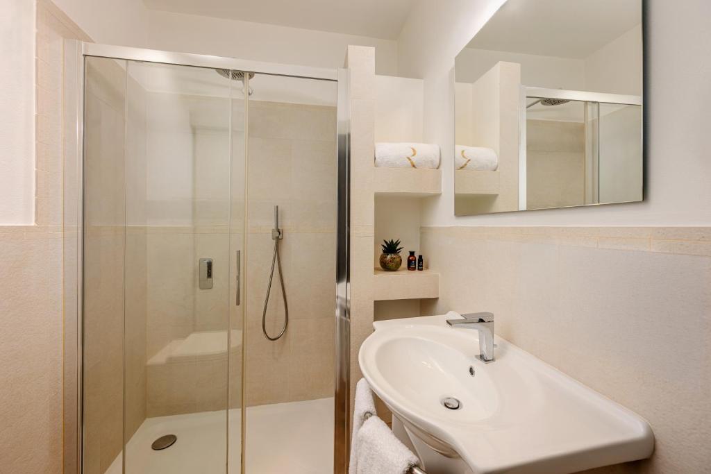 Hotel Royal Victoria, by R Collection Hotels — Hotel rooms in Varenna, Lombardy