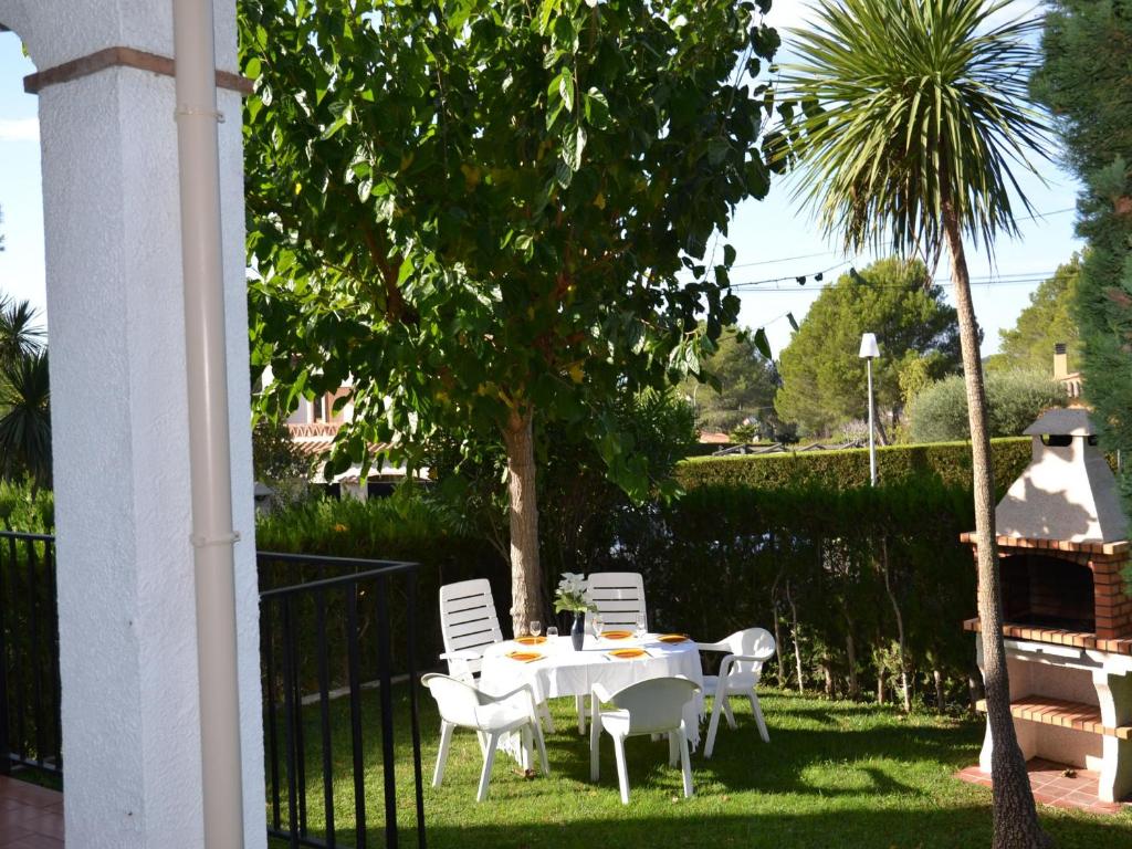 Casa Vacacional Tranquila con Piscina, Jardín y Cerca de la Playa en L'Estartit - ES-323-29 - 2