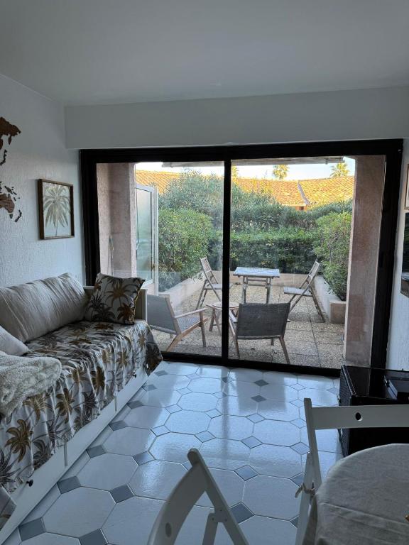 Studio with terrace in the center with AC - 2