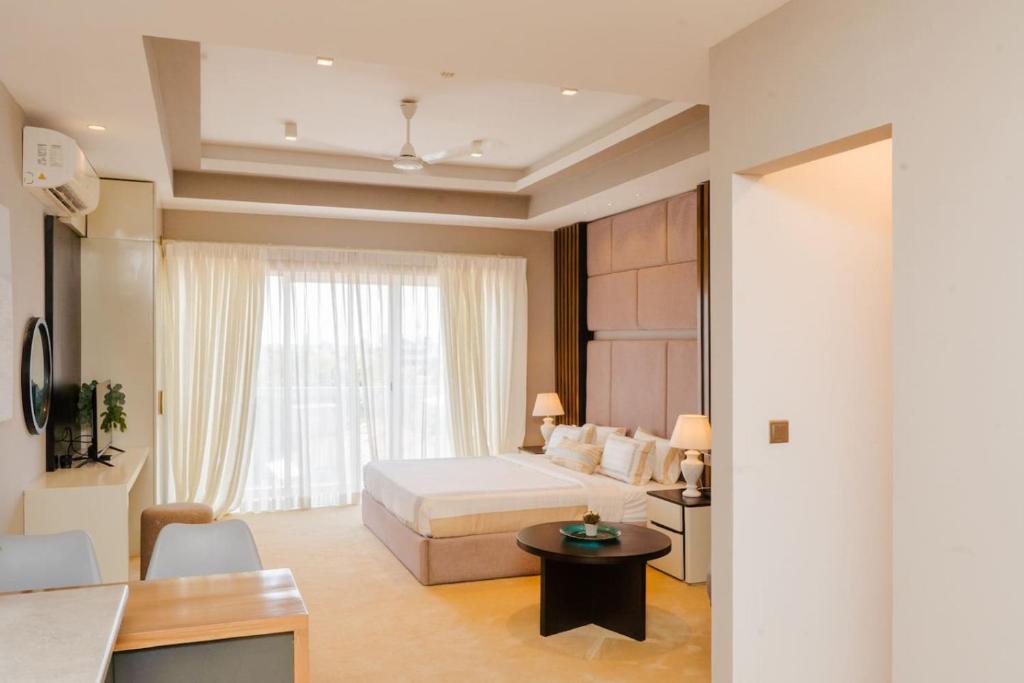 Coastal Haven Studio with Pool Gym Relaxation, Negombo