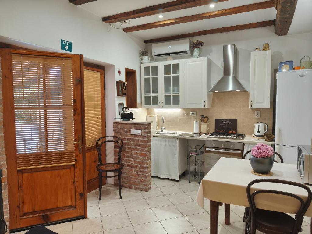 Guesthouse Trogir Proto-Free parking 전경