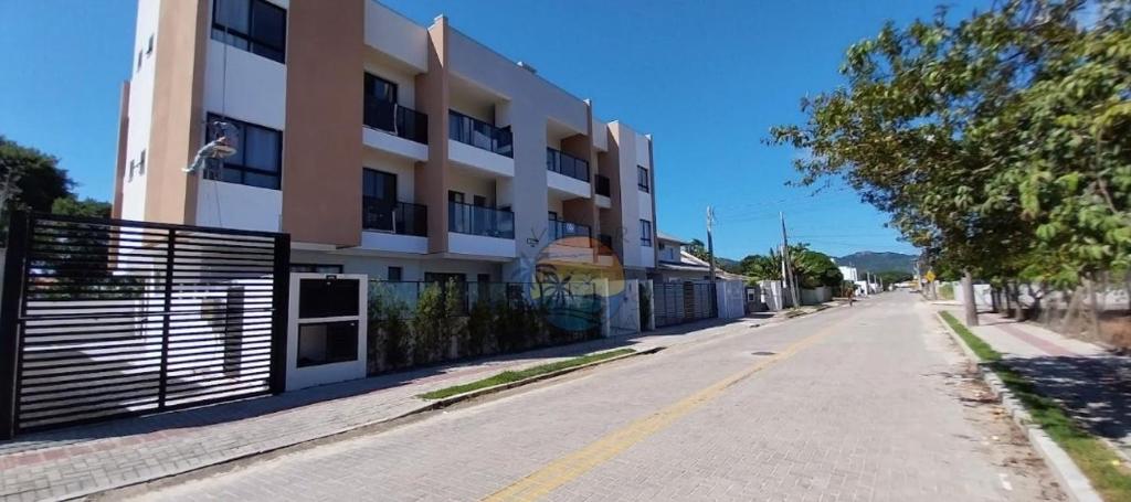 Apartamento próximo a praia e comércio em geral com 03 Dormitórios, Bombinhas