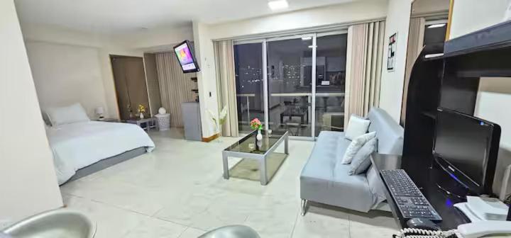 Lujo, Ubicación & Comodidad en Apto-Studio Sebucan - 2