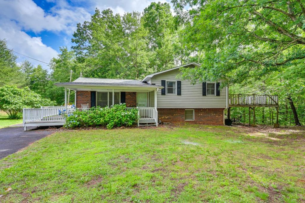 Fish, Hike and Unwind Remote Home in Ararat!, Ararat