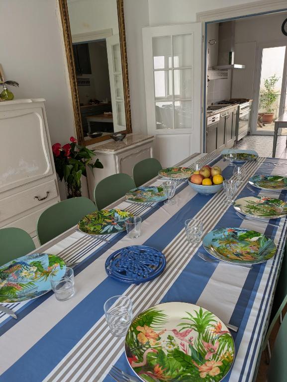 Belle maison, beau quartier, piscine, proche centre, 5 chambres - 4