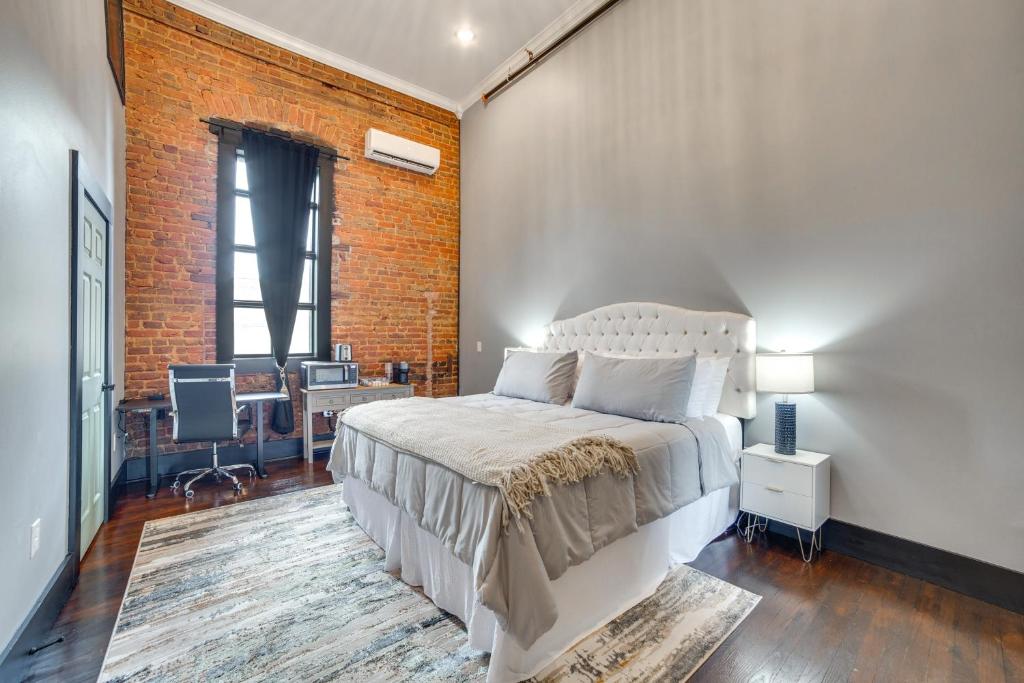 Historic Downtown Marshall Efficient Studio Space, Marshall