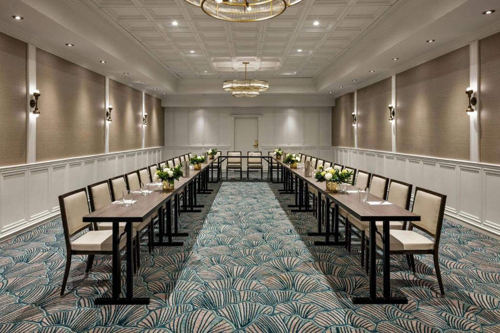 Chicago The Talbott, Autograph Collection Additional