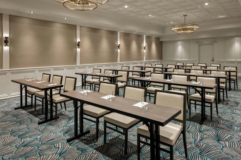 Chicago The Talbott, Autograph Collection Additional