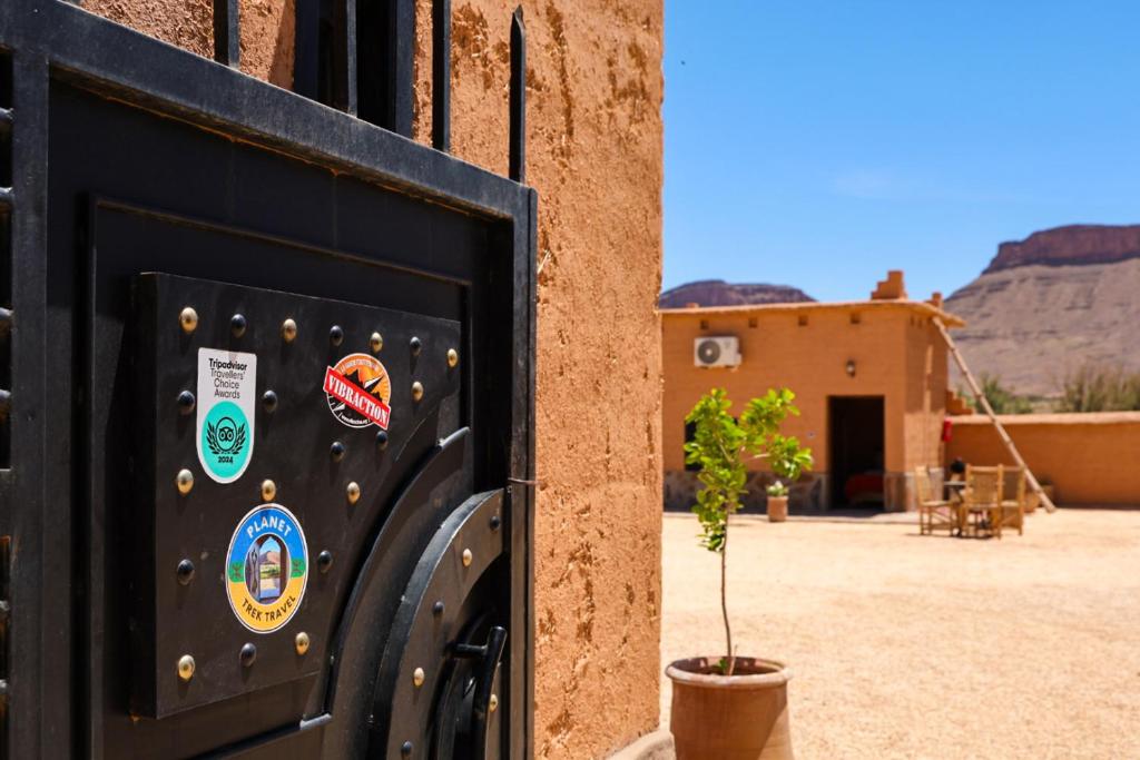 Land of dreams, Nkob