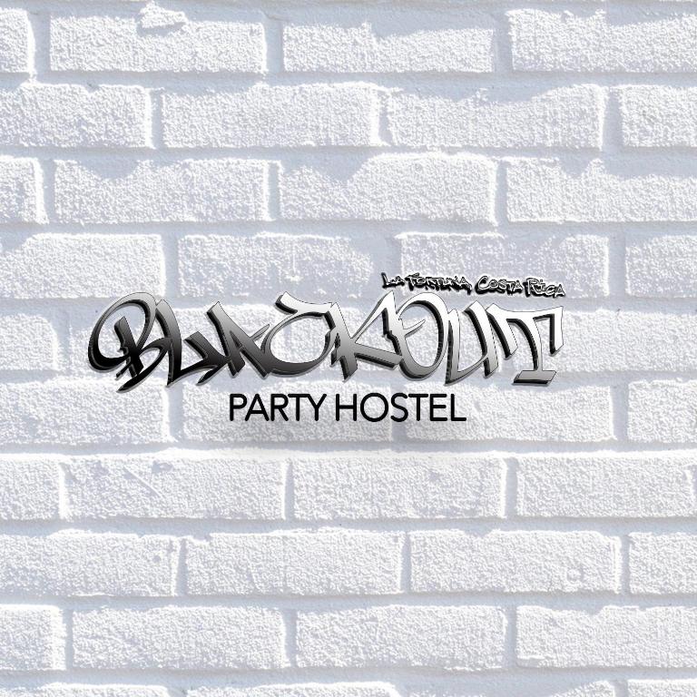 Blackout Hostel, Фортуна