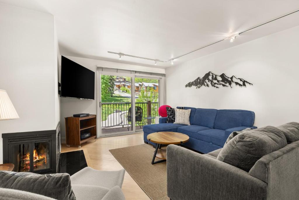 Southpoint 2D, Prime Access to Aspen Mountain, 2 BED - 2 BATH with Stunning Mountain Views, Aspen