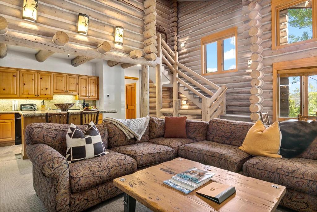 Pine Inn At Trail's End Lodge - Three Bedroom Residence With Spa #1, Park City