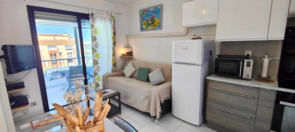 Apartment with pool near the city center, Fréjus