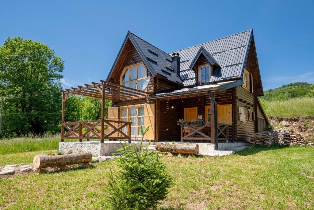 Anna's Mountain House - 2