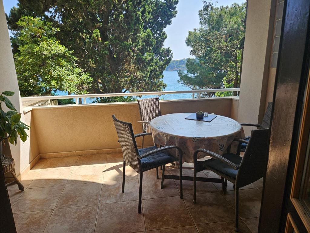 Mare Azzuro II, Pula