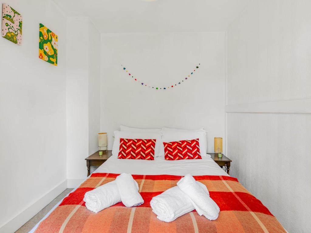 Pass the Keys Cosy Garden Home, Canterbury