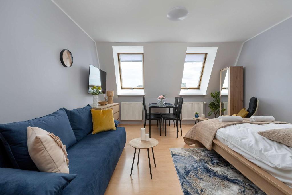 Functional Studio close to the Old Town by Noclegi Renters, Vratislav