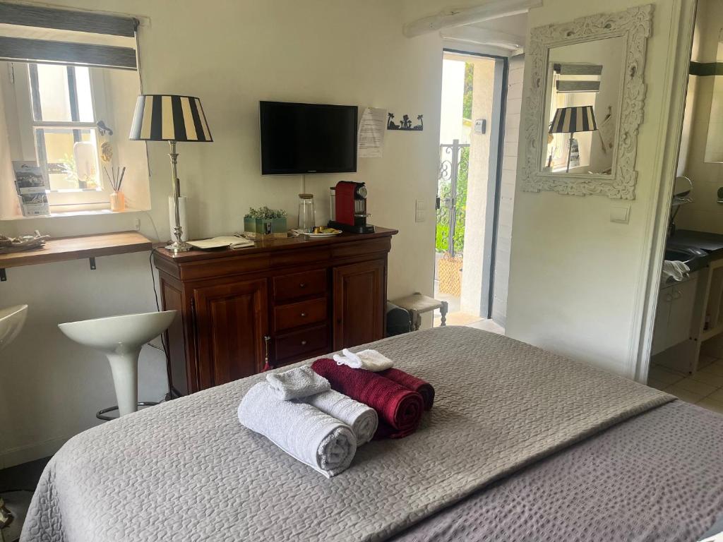 CHAMBRE d'HOTES POUR 2 PERSONNES - 5