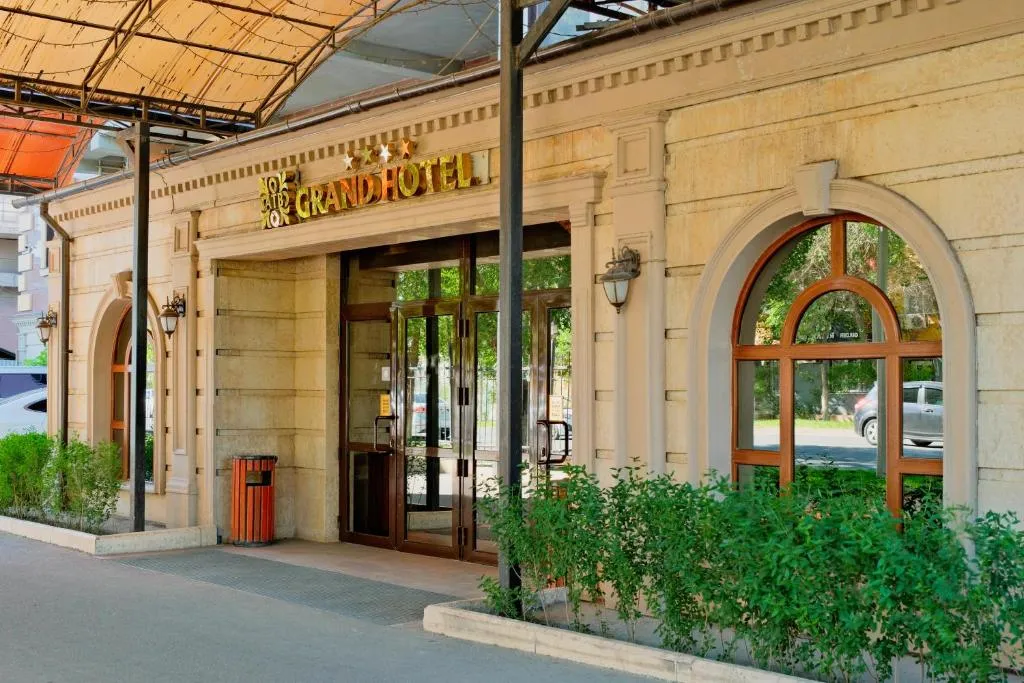 ATB Grand Hotel，位于阿特劳的酒店