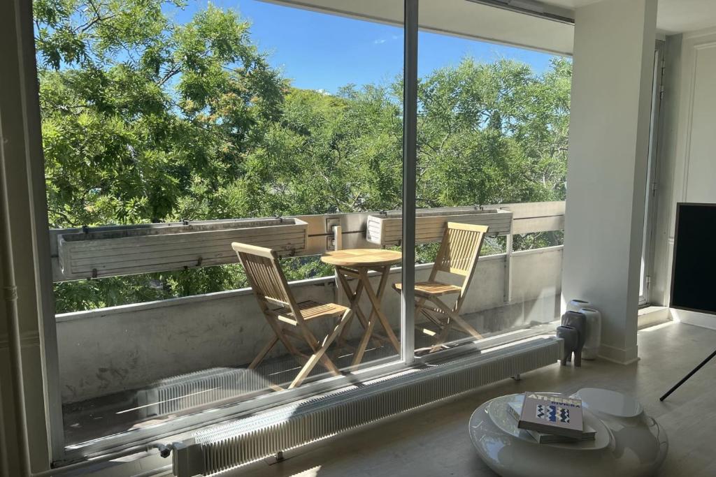 Bright apartment in Paris with balcony - 3