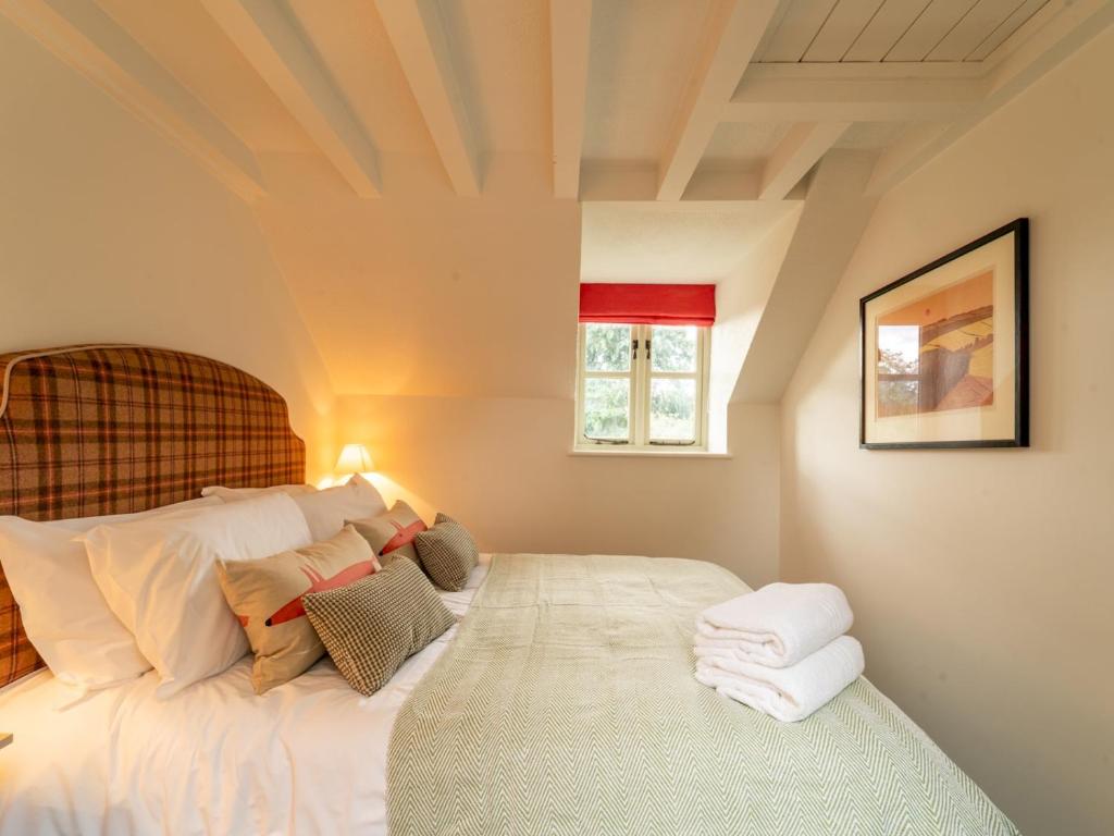 The Old Reading Room Peaceful Village Retreat Pass the Keys, Wigginton