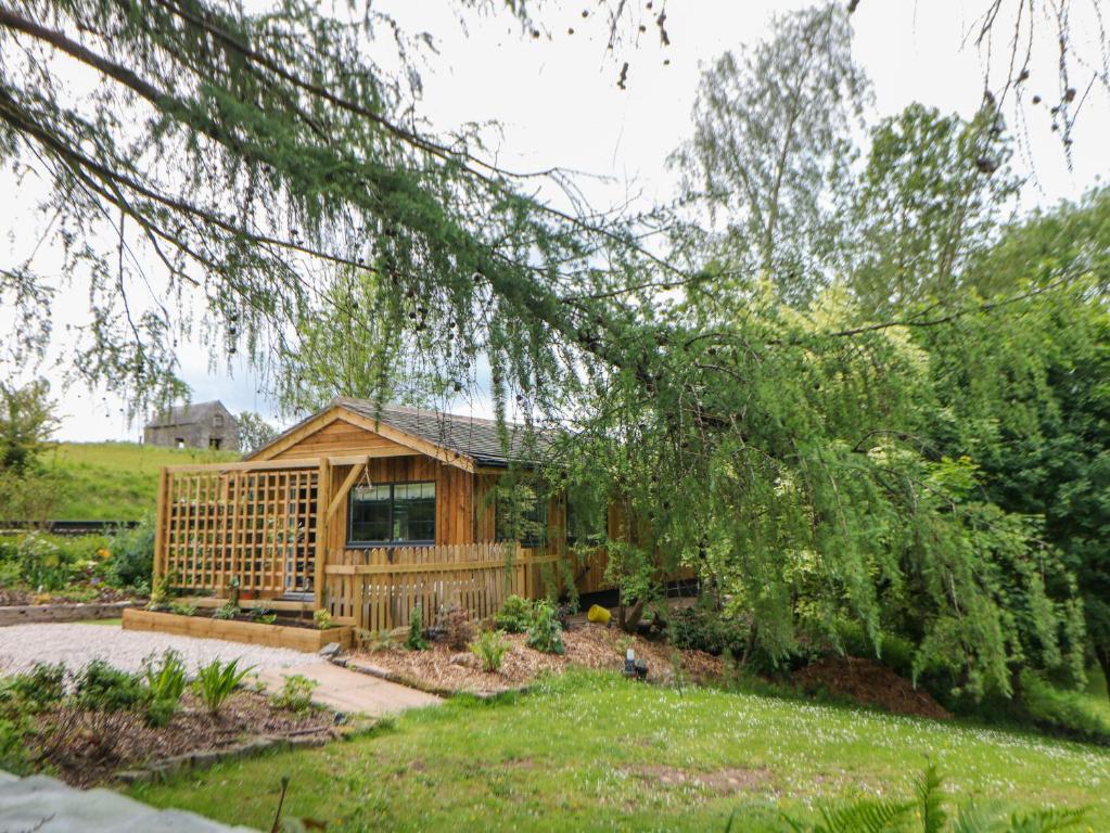 Stoney Rock Lodge, Waterfall