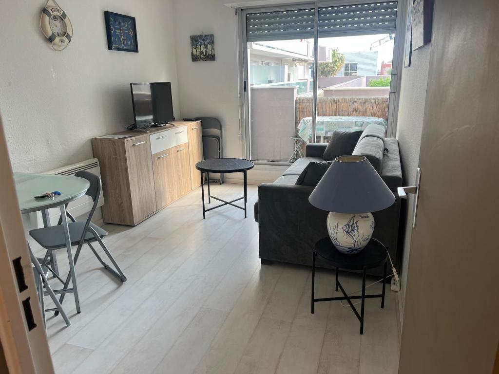 studio cabine 4 personnes à 50m du port et 100m de la plage - 3