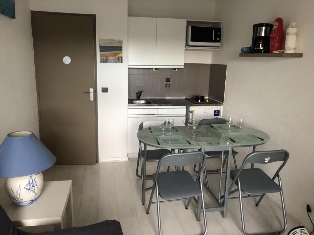 studio cabine 4 personnes à 50m du port et 100m de la plage - 4