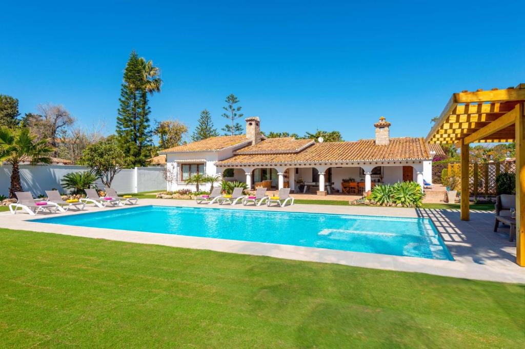 Villa Ramos by Villa Plus - 2