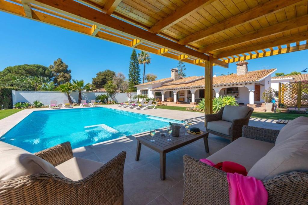 Villa Ramos by Villa Plus - 4