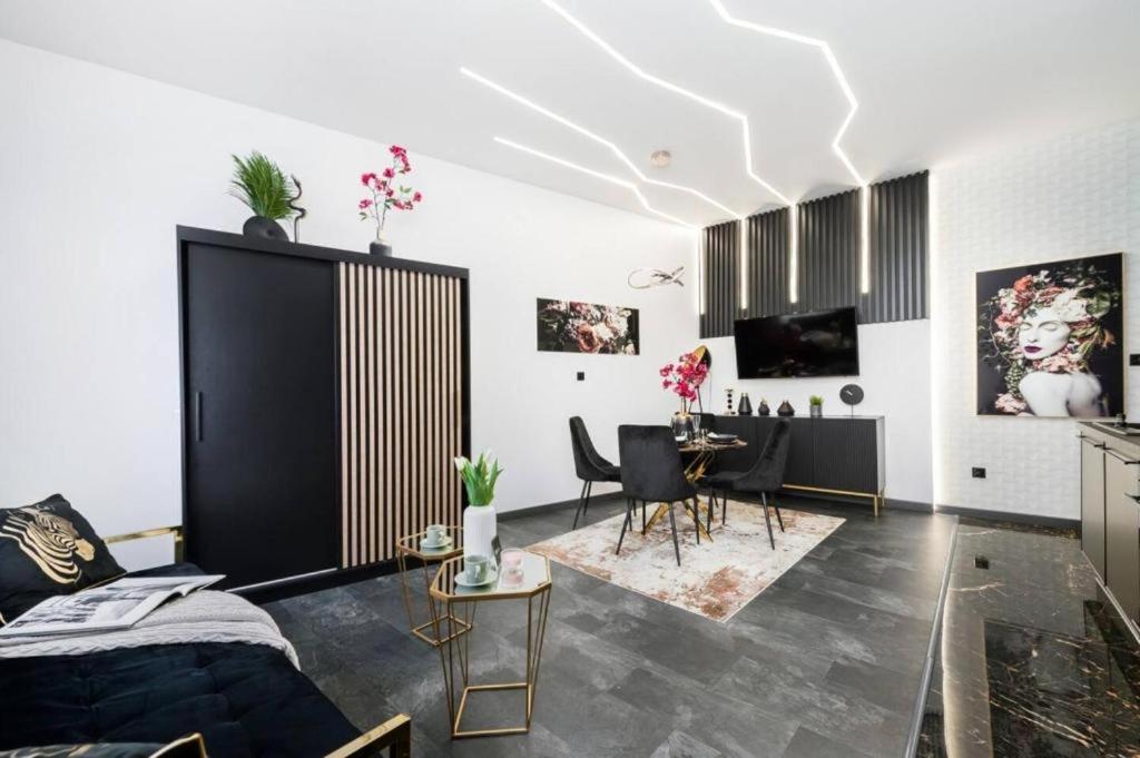 Copper Apartment by Cracovia Prime, Krakov